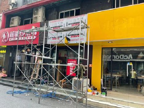 红安制作广告招牌如何避免它发黄？